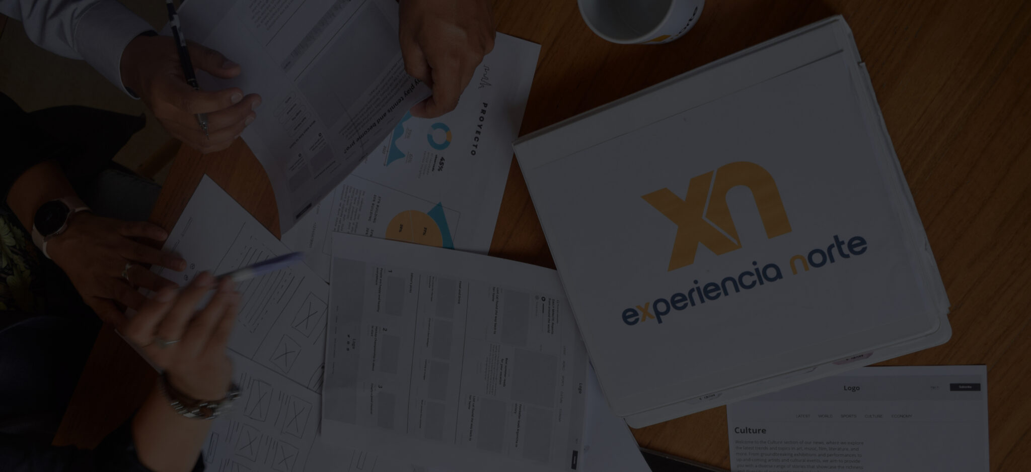 Mesa de trabajo con material de Experiencia Norte